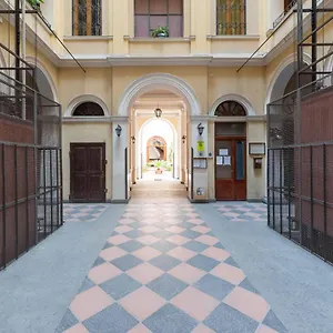 Konukevi Velvet, Roma